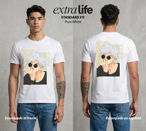 El Arte de las Maldiciones | Los Seis Ojos del Maestro #03896 - Playera Standard Fit | Pure White - Foto en modelo