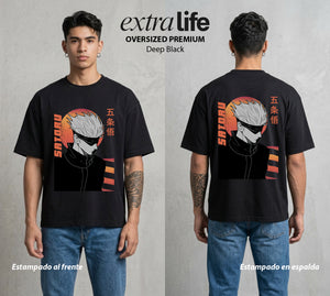 El Arte de las Maldiciones | Los Seis Ojos del Maestro #03900 - Playera Oversized Premium | Deep Black - Foto en modelo