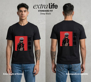 El Arte de las Maldiciones | Los Seis Ojos del Maestro #03912 - Playera Standard Fit | Deep Black - Foto en modelo