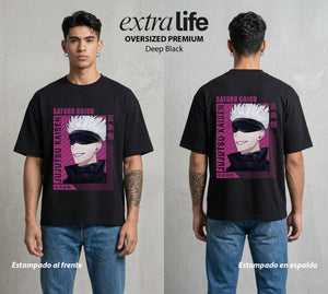 El Arte de las Maldiciones | Los Seis Ojos del Maestro #03920 - Playera Oversized Premium | Deep Black - Foto en modelo