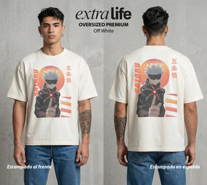 El Arte de las Maldiciones | Los Seis Ojos del Maestro #03924 - Playera Oversized Premium | Off White - Foto en modelo