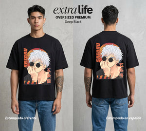 El Arte de las Maldiciones | Los Seis Ojos del Maestro #03930 - Playera Oversized Premium | Deep Black - Foto en modelo