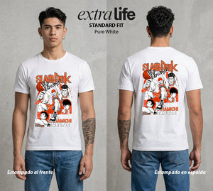 La Cancha del Destino | El Cabello Rojo del Tablero #04026 - Playera Standard Fit | Pure White - Foto en modelo