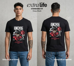 Mar de los Piratas | El Hombre Serpiente #04039 - Playera Standard Fit | Deep Black - Foto en modelo