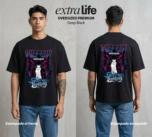El Cazador Solitario | El Monarca de las Sombras #04049 - Playera Oversized Premium | Deep Black - Foto en modelo