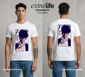 El Cazador Solitario | El Ejercito de las Sombras #04052 - Playera Standard Fit | Pure White - Foto en modelo