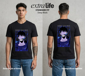 El Cazador Solitario | El Monarca de las Sombras #04059 - Playera Standard Fit | Deep Black - Foto en modelo