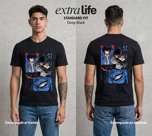 El Cazador Solitario | El Ejercito de las Sombras #04062 - Playera Standard Fit | Deep Black - Foto en modelo