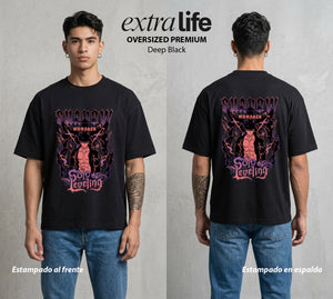 El Cazador Solitario | La Sombra del Corazon #04063 - Playera Oversized Premium | Deep Black - Foto en modelo