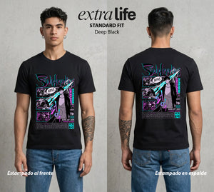 El Cazador Solitario | El Mas Debil al Mas Fuerte #04065 - Playera Standard Fit | Deep Black - Foto en modelo