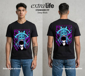 El Cazador Solitario | El Cazador del Bien #04071 - Playera Standard Fit | Deep Black - Foto en modelo