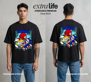 La Velocidad del Erizo | El Trio de la Velocidad #04076 - Playera Oversized Premium | Deep Black - Foto en modelo