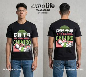 El Estudio del Viento | La Bañera del Espíritu #04106 - Playera Standard Fit | Deep Black - Foto en modelo