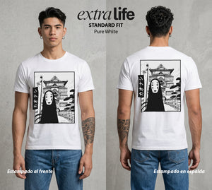 El Estudio del Viento | El Espiritu Silencioso #04110 - Playera Standard Fit | Pure White - Foto en modelo