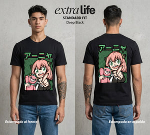 Familia de Operativos | La Espia del Jardin #04124 - Playera Standard Fit | Deep Black - Foto en modelo