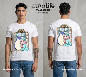 Familia de Operativos | La Agente Telepática #04139 - Playera Standard Fit | Pure White - Foto en modelo