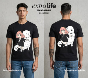 Familia de Operativos | La Espia del Jardin #04142 - Playera Standard Fit | Deep Black - Foto en modelo