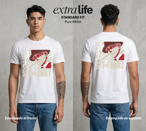 Familia de Operativos | La Mision de la Familia #04169 - Playera Standard Fit | Pure White - Foto en modelo