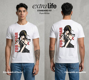 Familia de Operativos | La Asesina con Corazon #04178 - Playera Standard Fit | Pure White - Foto en modelo