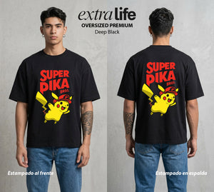 El Reino del Fontanero | El Rayo de Kanto #04248 - Playera Oversized Premium | Deep Black - Foto en modelo