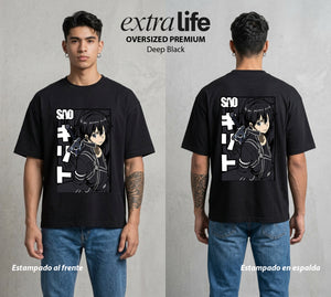 El Mundo Virtual | El Espadachin del Mundo Virtual #04255 - Playera Oversized Premium | Deep Black - Foto en modelo
