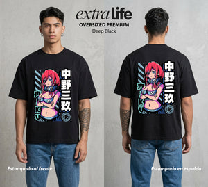 Las Cinco del Destino | La Tercera del Bien #04327 - Playera Oversized Premium | Deep Black - Foto en modelo