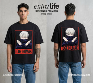 El Arte de las Maldiciones | Las Palabras del Peligro #04336 - Playera Oversized Premium | Deep Black - Foto en modelo