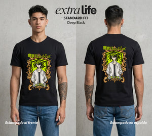 Pandillas del Tiempo | El Trauma del Pasado #04385 - Playera Standard Fit | Deep Black - Foto en modelo