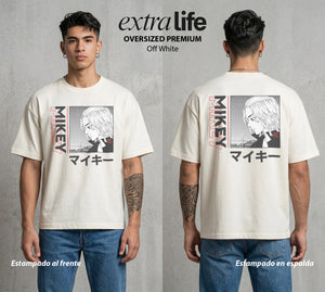 Pandillas del Tiempo | El General del Caos #04395 - Playera Oversized Premium | Off White - Foto en modelo