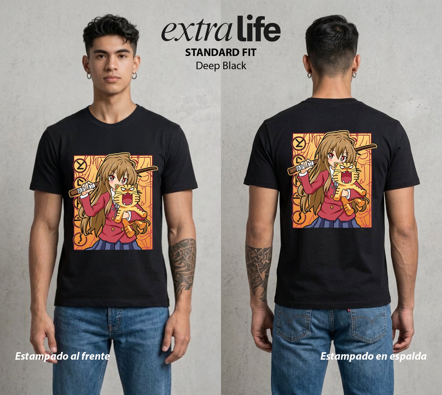 El Tigre de Madera | El Tigre del Bien #04417 - Playera Standard Fit | Deep Black - Foto en modelo