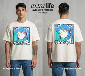 La Invasion del Amor | La Invasora del Amor #04446 - Playera Oversized Premium | Off White - Foto en modelo