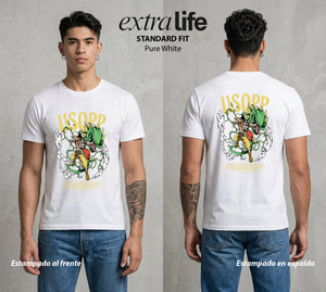 Mar de los Piratas | El Tirador Franco #04447 - Playera Standard Fit | Pure White - Foto en modelo
