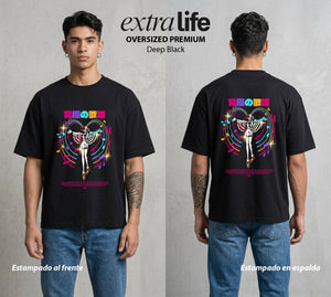 Mar de los Piratas | La Cantante del Mar #04448 - Playera Oversized Premium | Deep Black - Foto en modelo
