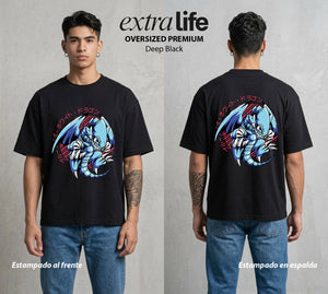 El Duelo del Destino | El Duelo del Faraon #04475 - Playera Oversized Premium | Deep Black - Foto en modelo