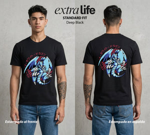 El Duelo del Destino | El Duelo del Faraon #04475 - Playera Standard Fit | Deep Black - Foto en modelo