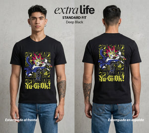 El Duelo del Destino | El Faraon del Duelo Chibi #04478 - Playera Standard Fit | Deep Black - Foto en modelo
