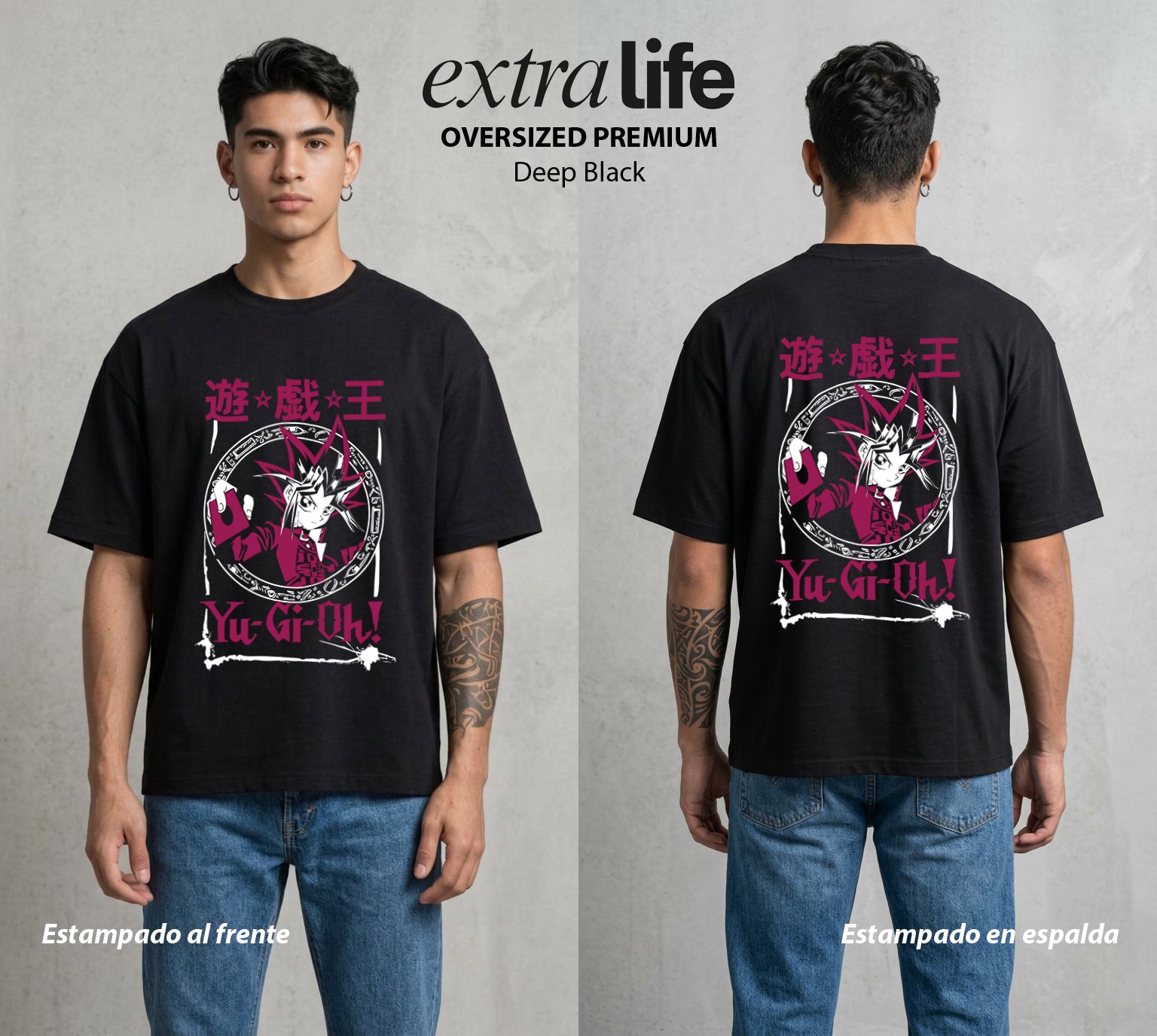 El Duelo del Destino | El Duelo del Faraon Chibi #04481 - Playera Oversized Premium | Deep Black - Foto en modelo