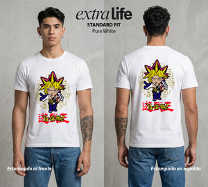 El Duelo del Destino | Cara a Cara el Duelo Chibi #04483 - Playera Standard Fit | Pure White - Foto en modelo