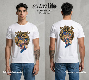 El Duelo del Destino | El Duelo del Faraon #04492 - Playera Standard Fit | Pure White - Foto en modelo