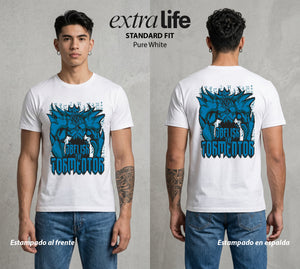 El Duelo del Destino | El Duelo del Faraon #04496 - Playera Standard Fit | Pure White - Foto en modelo