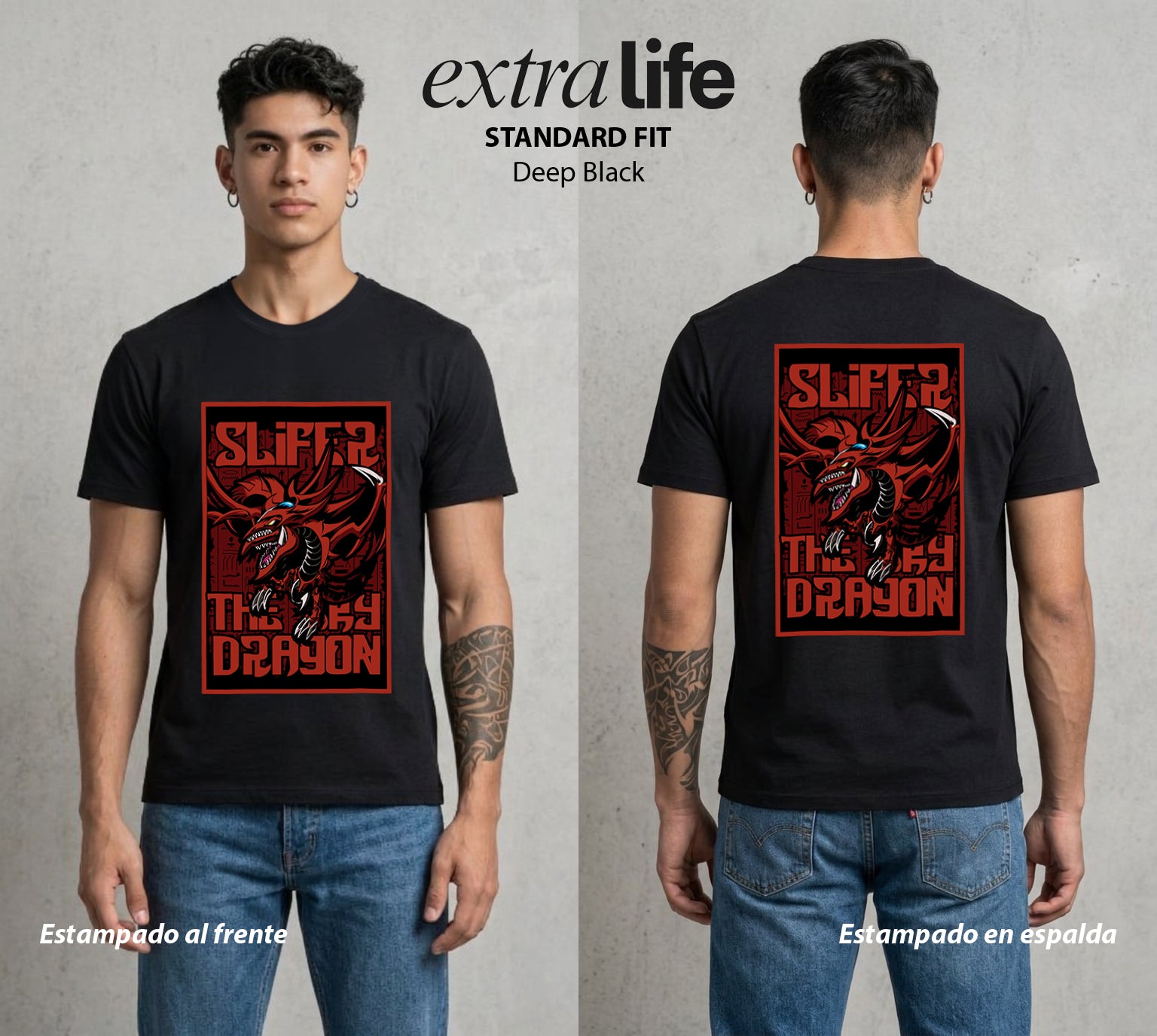 El Duelo del Destino | El Duelo del Faraon #04501 - Playera Standard Fit | Deep Black - Foto en modelo