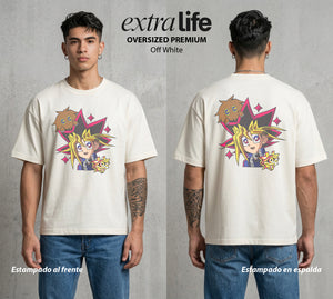 El Duelo del Destino | El Duelo del Faraon #04504 - Playera Oversized Premium | Off White - Foto en modelo