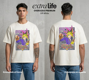 El Duelo del Destino | El Duelo del Faraon #04507 - Playera Oversized Premium | Off White - Foto en modelo