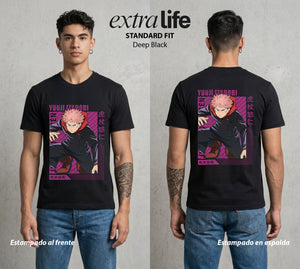 El Arte de las Maldiciones | El Heroe Maldito #04523 - Playera Standard Fit | Deep Black - Foto en modelo