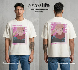 El Arte de las Maldiciones | El Portador del Rey #04536 - Playera Oversized Premium | Off White - Foto en modelo