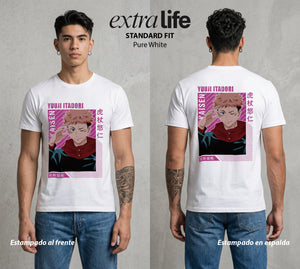 El Arte de las Maldiciones | El Portador del Rey #04536 - Playera Standard Fit | Pure White - Foto en modelo