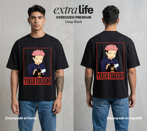 El Arte de las Maldiciones | El Recipiente del Rey #04538 - Playera Oversized Premium | Deep Black - Foto en modelo