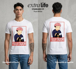 El Arte de las Maldiciones | El Recipiente del Rey #04538 - Playera Standard Fit | Pure White - Foto en modelo