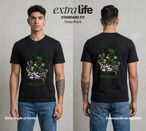 Mar de los Piratas | Tres Espadas #04563 - Playera Standard Fit | Deep Black - Foto en modelo