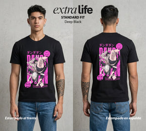 Lo Paranormal Cotidiano | Choque de Dimensiones #04577 - Playera Standard Fit | Deep Black - Foto en modelo